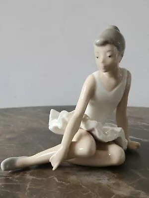 Buy NAO By LLADRO Sitting BALLERINA Girl Figurine PERFECT CONDITION NO DAMAGE • 19.99£