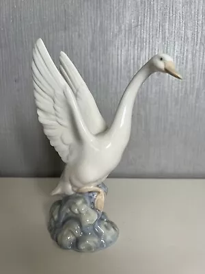 Buy Nao By Lladro Swan Bird Figurine 107 - Very Beautiful • 15.95£