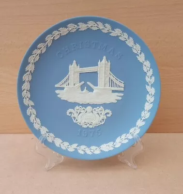 Buy VINTAGE- Wedgwood Blue Jasperware Christmas Plate- 1975 Tower Bridge, 20cm • 12£