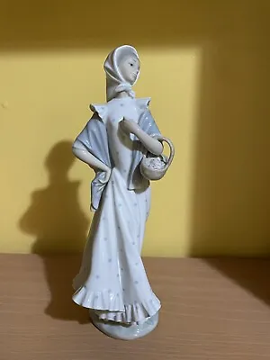 Buy Lladro Nao Lady With Headscarf And Basket Of Roses And Shawl • 14.99£