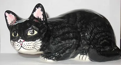 Buy Babbacombe Pottery Cat Crouching  Black & White • 40£