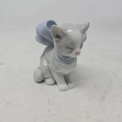 Buy Nao Lladro  01348  Kitty Present  Cat With A Bow. 2000.  • 24.99£