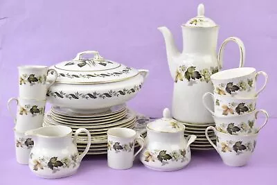 Buy Royal Doulton Fine China Larchmont Tea Set 32 Pieces Leaves Pattern & Gilding • 24.99£