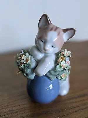 Buy Lladro 6567 Cat With Flowers • 200£