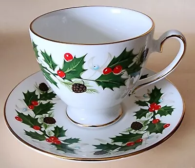 Buy ROYAL GRAFTON Noel, Footed Cup & Saucer Set, Holly & Berries Fine Bone China • 23.40£