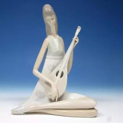 Buy Lladro Porcelain Figurine - Young Women - 1026 - Girl With Mandolin - 9½ Inches • 81.52£