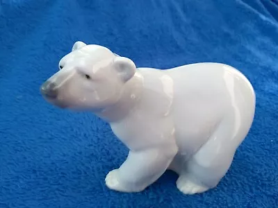 Buy Lladro Figurine Attentive Polar Bear White 1207 • 21.99£