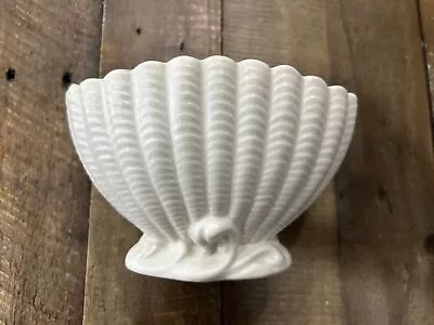 Buy Sylvac - 514 - Clam Shell Mantle Vase In White/Cream • 14.99£