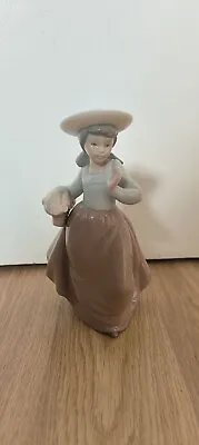 Buy Nao By Lladro Daisa 1986 7  Girl In Hat With Basket And Flowing Skirt • 11.99£
