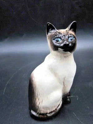 Buy Beswick Figurine - Glossy Siamese Cat. No. 1887 Head Turned Back. Albert Hallam. • 30£