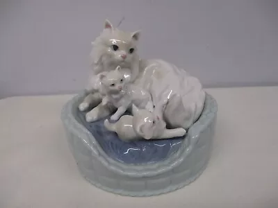 Buy SIGNED LLADRO 6652  KITTY CARE  WHITE MOTHER CAT With KITTENS IN A BASKET • 142.08£