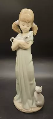 Buy Lladro Girl Holding Cat Hair In Bunches 8.25  21cms Tall 5743 • 49.99£