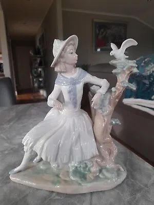 Buy Large Nao By Lladro Figurine Of A Lady Sat By A Tree With A Dove (Daisa 1980) • 55£