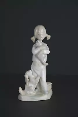Buy Lladro Girl With Pigtails In Her Pajamas Holding Cat W/ Dog Figurine   (LS8955) • 99.58£
