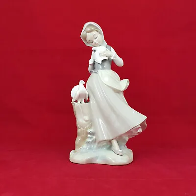 Buy Lladro Figurine - 4915 Girl With Pigeons - 186 L/N • 68£