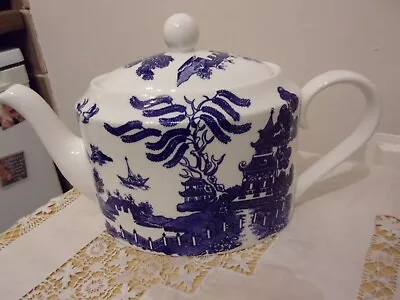 Buy  Fine Bone China Oval Shaped Tea Pot Blue Willow Pattern 4-6 Cup Size • 18.95£