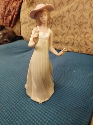 Buy Nao Lladro Daisa Figurine 1991 'Gentle Breeze' Lady With Pink Hat Holding Flower • 5£