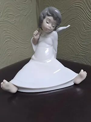 Buy Lladro Figurine 'Angel Wondering' Model No. 4962 • 20£