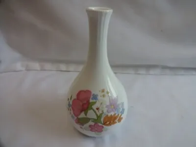 Buy Lovely Wedgwood  Bone China 'Meadow Sweet  Bud/Single Stem Vase Height 13.5 Cm • 14£