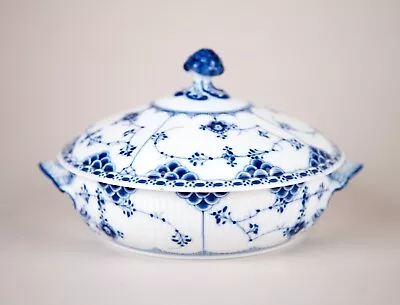 Buy Antique Royal Copenhagen Blue Fluted Half Lace Round Covered Vegetable Bowl #658 • 281.06£
