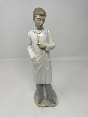 Buy Figurine Nao Large Doctor • 38£