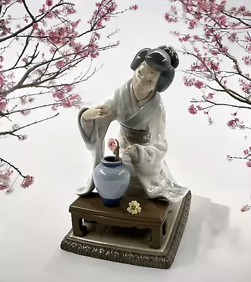 Buy LLADRO 4840 Japanese Woman Girl Flower Arranger Statue BROKEN Fingers Hand AS IS • 33.62£