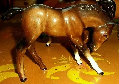 Buy RETIRED BESWICK HORSE FIGURINE BROWN FOAL - 4.5  Tall - HEAD DOWN 947 • 19.95£