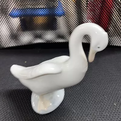 Buy Nao Lladro Swan Figurine White Pastel Colours 14cm H X 12cm W#210 • 14.99£