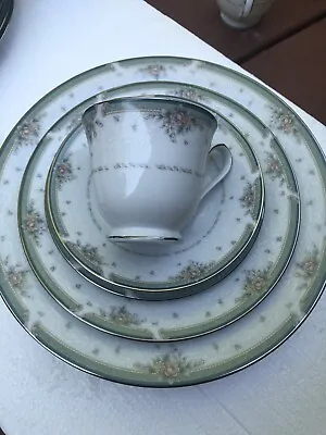 Buy NORITAKE 4101 GREENBRIER FIVE PC PLACE SETTING FOR FOUR / 20 PCS (3 Sets Avail) • 74.95£
