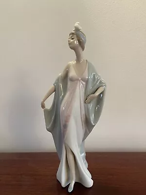 Buy Lladro 5787 Sophisticate Lady EXCELLENT CONDITION • 60£