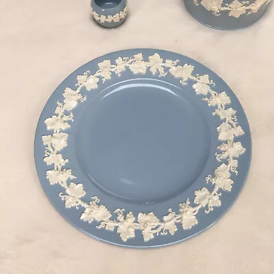Buy WEDGWOOD EMBOSSED QUEENS WARE Dinner Plate -White On Blue- • 28.34£