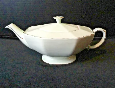 Buy Vintage Duchess England Bone China Pale Green W/Gold Trim Alladin Shape Tea Pot  • 114.33£