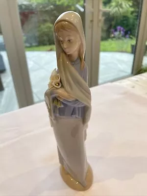 Buy Lladro Figurine Girl Lady Madonna With Flowers / Calla Lillies 9” • 0.99£