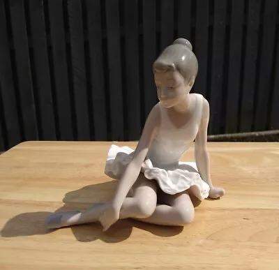 Buy Nao By Lladro Porcelain Figurine Ornament Sitting Ballerina Daisa 1977 • 14.99£