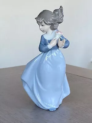 Buy Nao By Lladro, Girl With Flowers • 19.56£