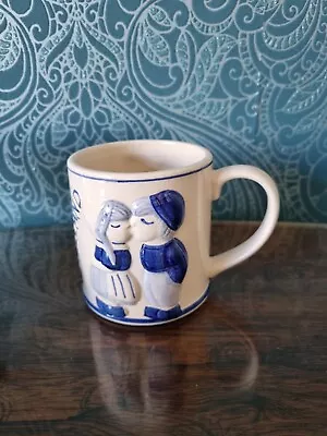 Buy Handpainted Delft Blue Kissing Couple Mug • 5.50£
