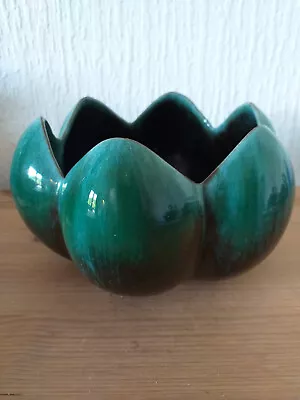 Buy Canada / Blue Mountain Pottery / Petal Vase • 2.99£