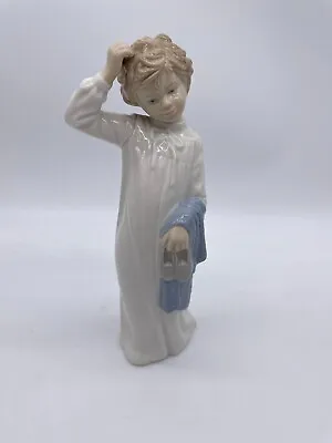 Buy NAO Lladro Figurine 232 Boy In Night Shirt With Slippers And Towel Retired E9 • 20£