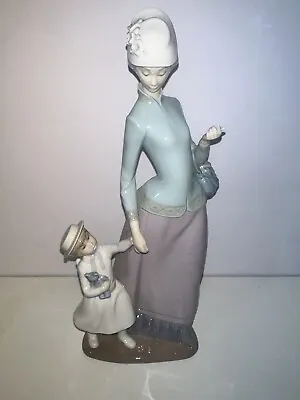 Buy Lladro Figurine 'Lady Holding Childs Hand'  Model No:1353 36 Cms High • 19.99£