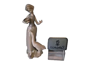 Buy Lladro Figure Girl With Goose Model 1052 Designed Fulgencio Garcia Gloss Finish • 45£