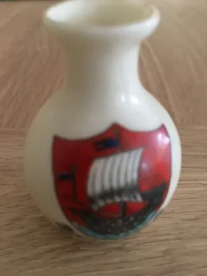 Buy Crested China Isle Of Wight  Vase Arcadian  • 3.80£