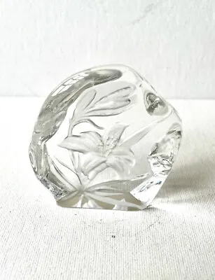 Buy Dartington Crystal Lily Flowers Glass Paperweight In Excellent Condition • 7.95£