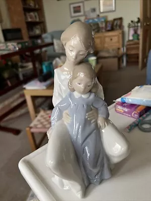 Buy Nao Lladro Mother And Child “A Moment With Mommy” # 1429 • 10£