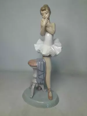 Buy Lladro FOR A PERFECT PERFORMANCE Figurine 10.25  Tall 7 Photos 7641 • 149.95£