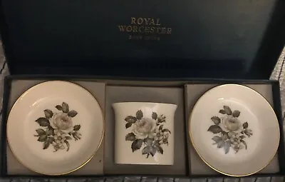 Buy Vintage Royal Worcester, Vase & 2 Trinket Dishes In ‘White Rose Torquay’, Gothic • 6£