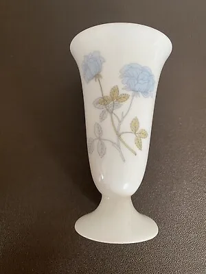 Buy Wedgwood Ice Rose Vase • 3.50£