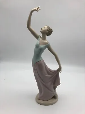 Buy 1204 NAO Lladro “The Dance Is Over” Figurine In Excellent Condition • 30£