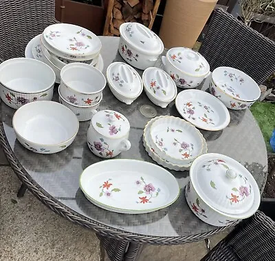 Buy Joblot Of 27 Royal Worcester Astley Flower With Gold Edge Oval Dinnerware Set  • 129£