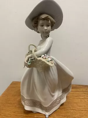 Buy Lladro Porcelain Figurine Macy's Exclusive 6940 Sweet Flowers Girl With Baskets • 191.19£