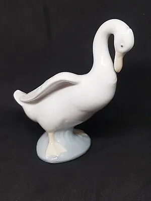 Buy NAO Duck Looking Down By Lladro. 1970s Backstamp. • 16£